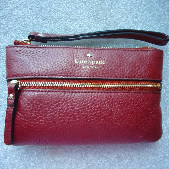 Kate Spade Cobble Hill Bee Burgundy Red Pebbled Leather Wristlet J183 - Picture 1 of 12